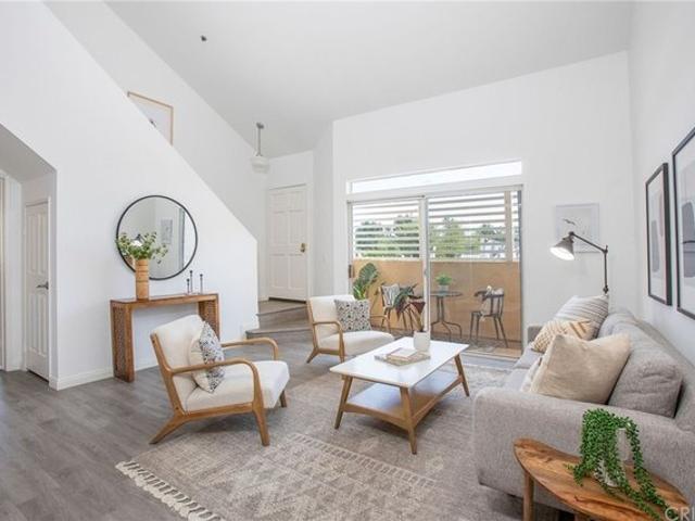 Townhouse for sale in Canoga Park, California