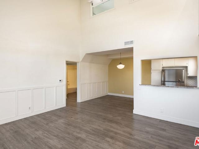 Townhouse for sale in Canoga Park, California