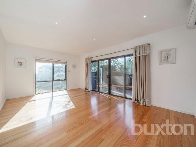 Townhouse for rent in Burwood, Melbourne