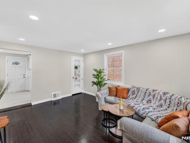 House for sale in Crane Square, Elizabeth