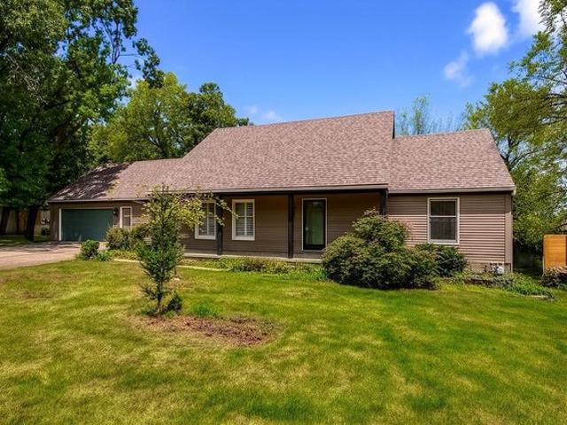 House for sale in Frenchmen's Creek, Shawnee