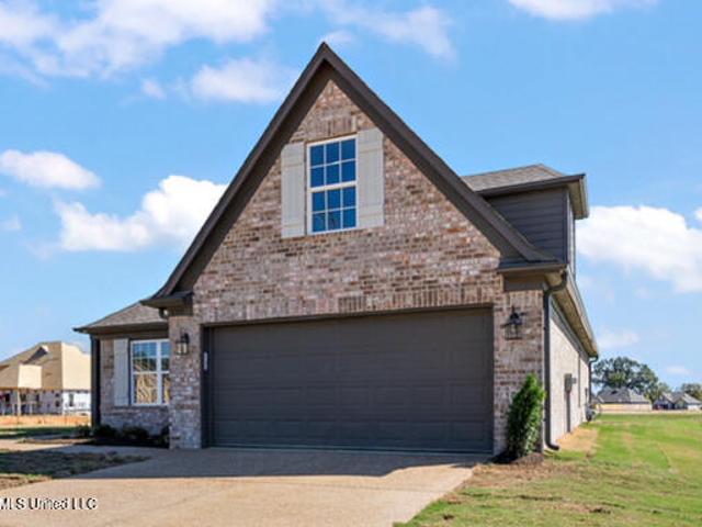 House for sale in Nesbit, Mississippi