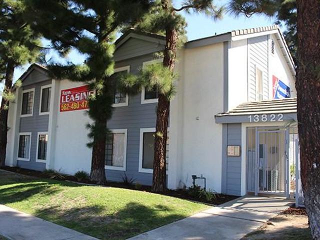 Apartment for rent in Paramount, California