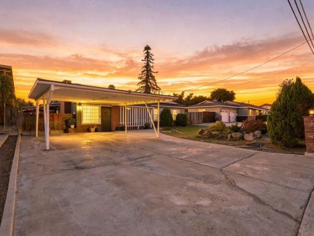 House for sale in Tulare, Tulare County