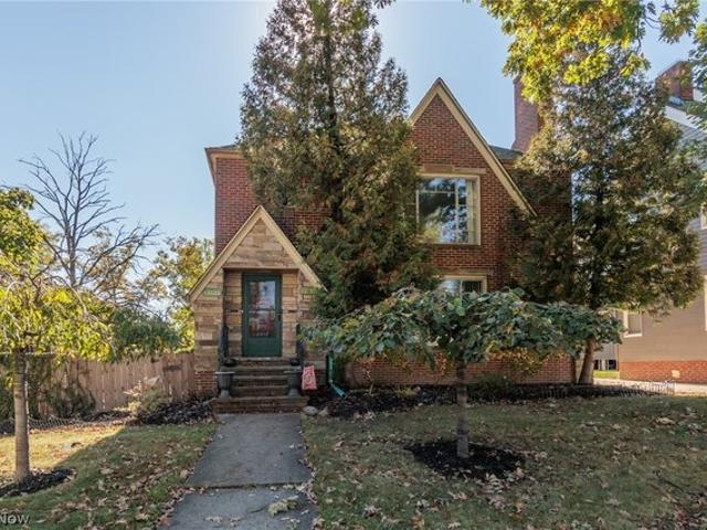 House for sale in Clifton Park, Lakewood