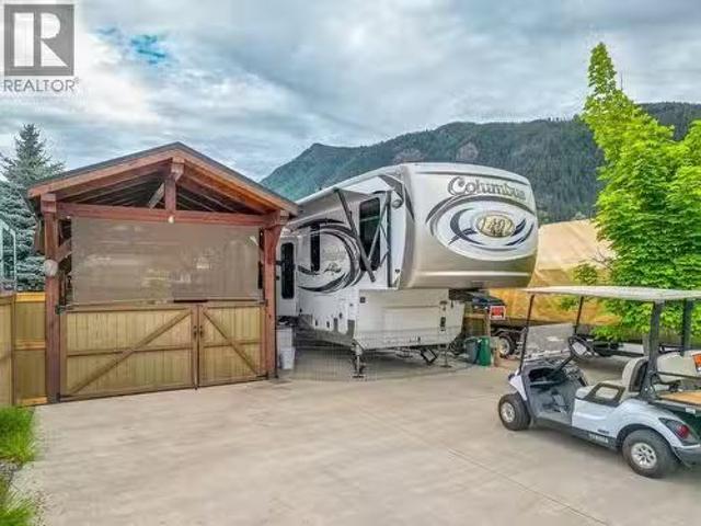 House for sale in Sicamous, British Columbia
