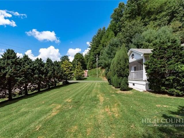 House for sale in Lansing, North Carolina