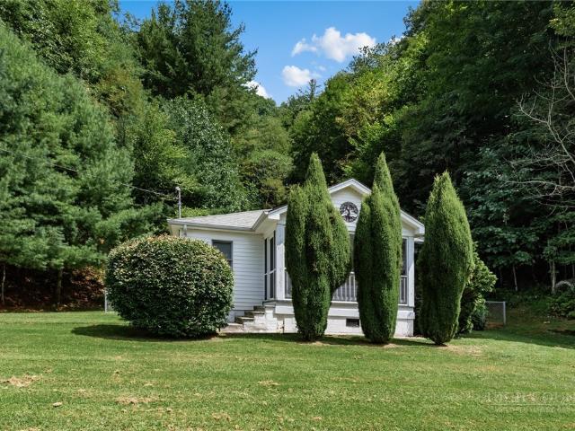 House for sale in Lansing, North Carolina