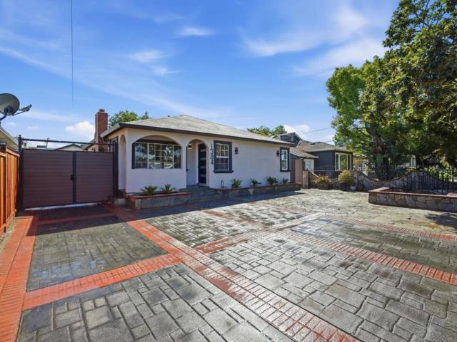 House for sale in Belle Haven, Menlo Park