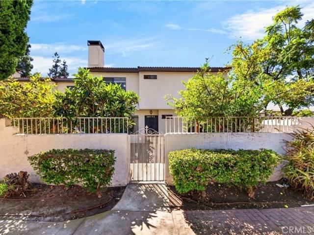Townhouse for sale in Baldwin Park, California