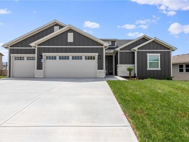 House for sale in Basehor, Leavenworth County