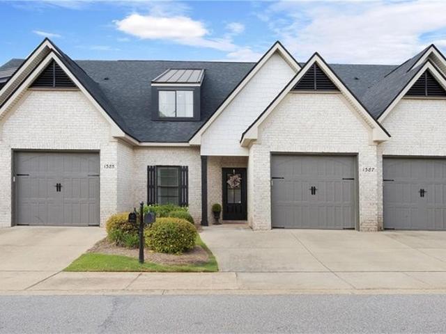 Townhouse for sale in Auburn, Alabama
