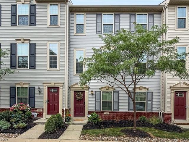 Townhouse for sale in Lakewood, Ohio