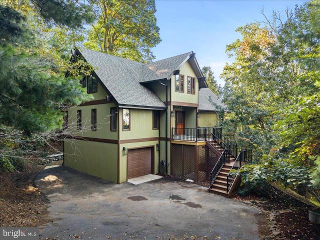 House for sale in Apple Mountain Lake, Warren County