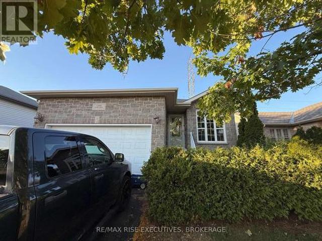 House for sale in Ontario