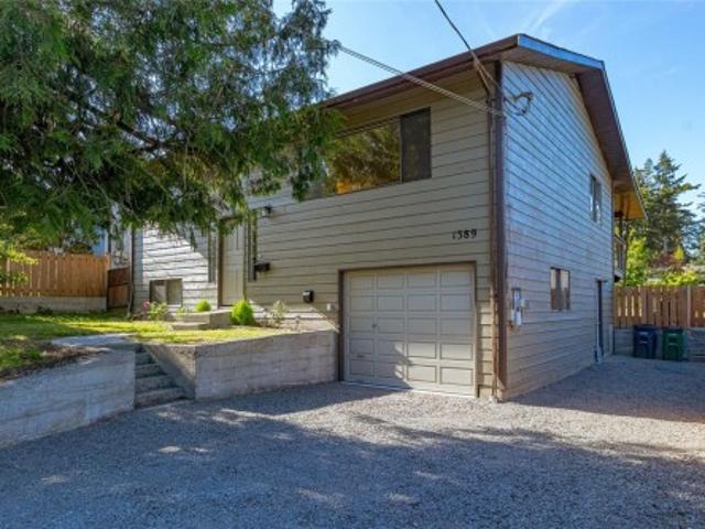 House for sale in Strawberry Vale, Saanich