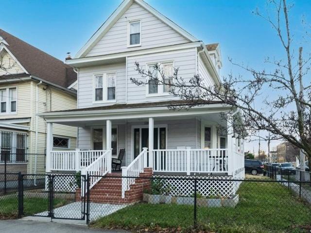 House for sale in Queens, Arverne