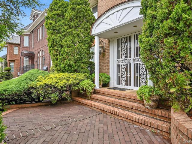 House for sale in Queens, Arverne