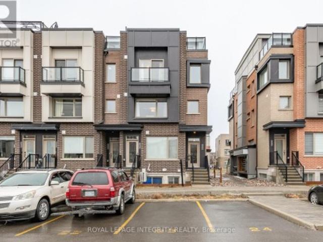 Townhouse for sale in Wateridge Village, Ottawa