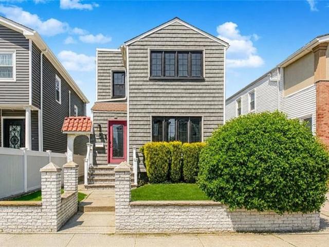 House for sale in Queens, Arverne