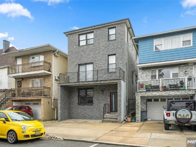 Duplex for rent in Hudson, New Jersey
