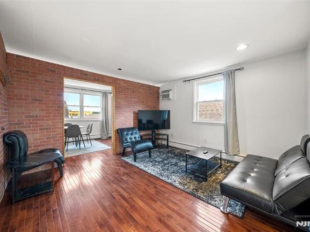 Duplex for rent in Hudson, New Jersey