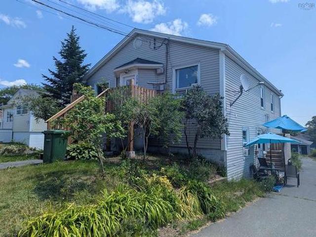 Property for sale in Albro Lake, Dartmouth