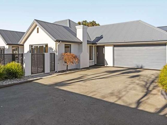 House for sale in Chaslands, Canterbury