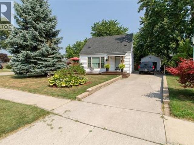 House for sale in Brights Grove, Ontario