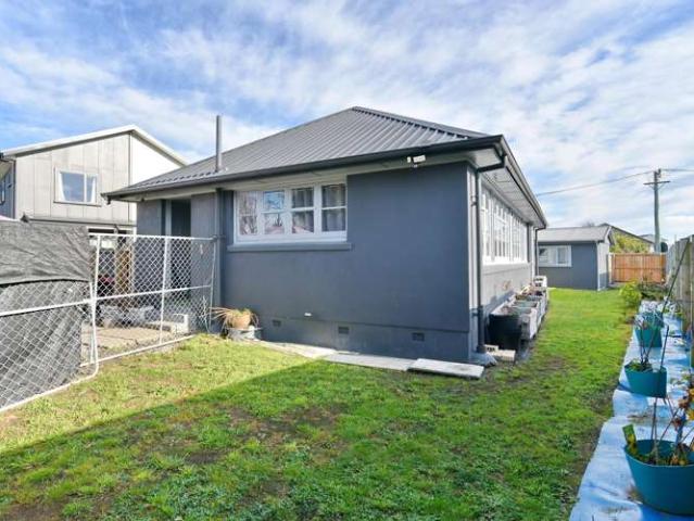 House for sale in Chaslands, Canterbury