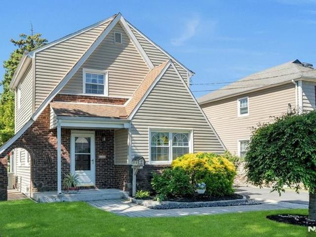 House for sale in Wood Ridge, New Jersey