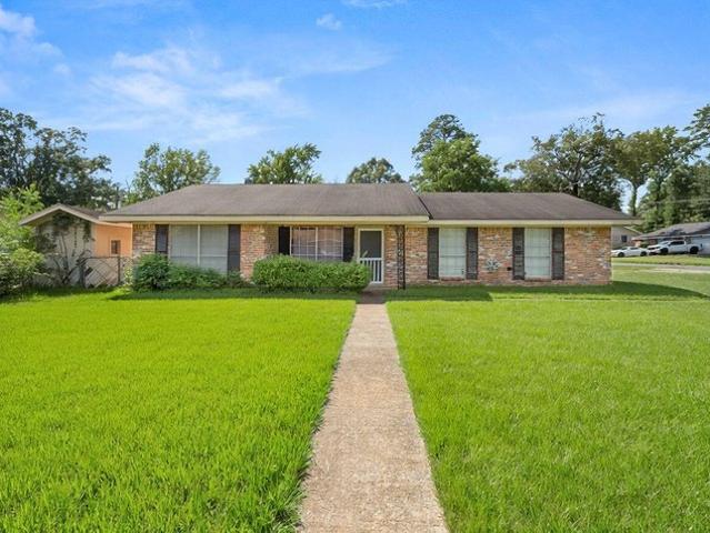 House for sale in Whispering Pines Estates, Leesville