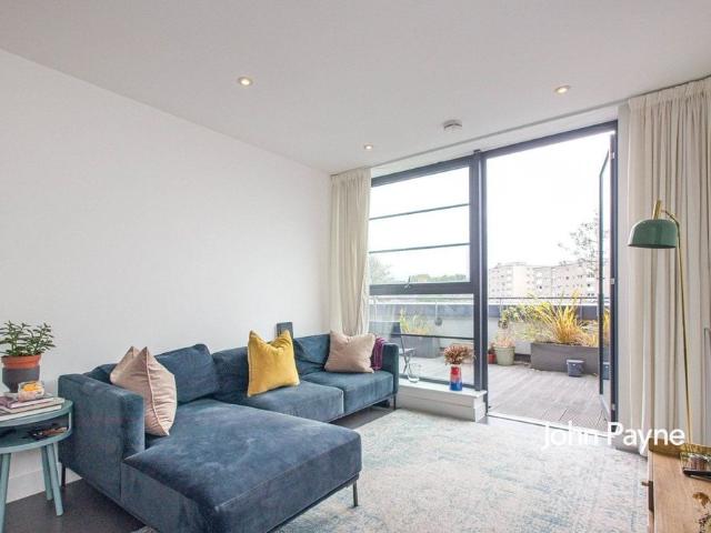 House for rent in Callis Yard, Cat Hill