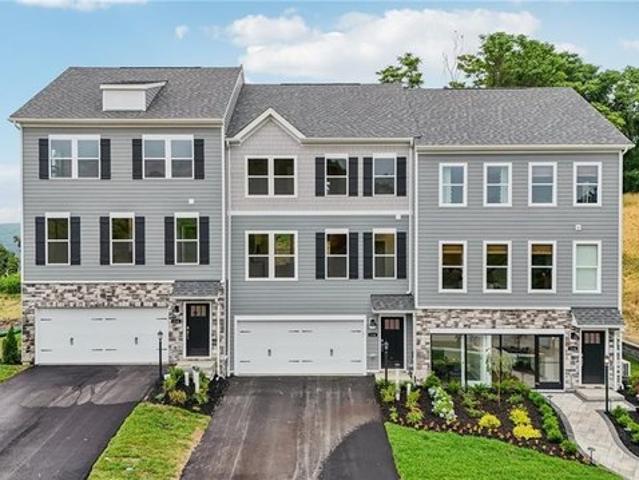 Townhouse for sale in Coraopolis, Pennsylvania
