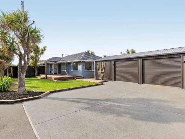 House for sale in Chaslands, Canterbury