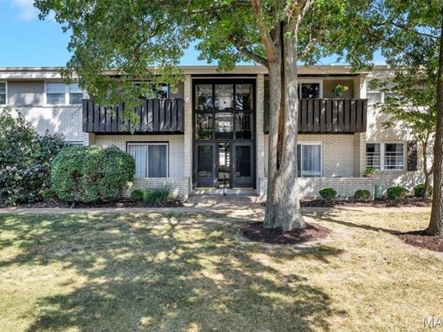 Condo for sale in Ballwin, Missouri