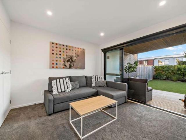 Townhouse for rent in Paremoremo