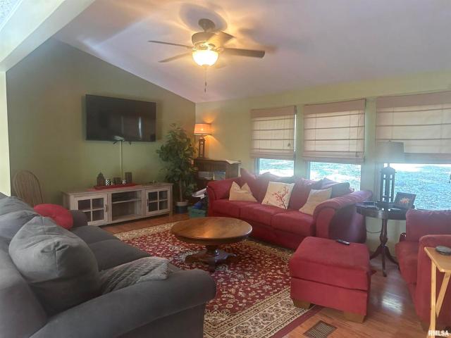 House for sale in Murphysboro, Illinois
