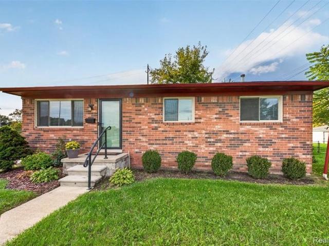 House for sale in Taylor's Golf and Bridle Club, Redford Township