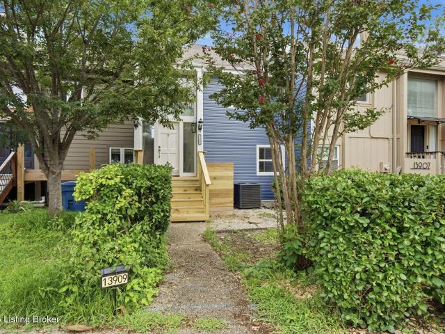 Townhouse for sale in Prospect, Kentucky