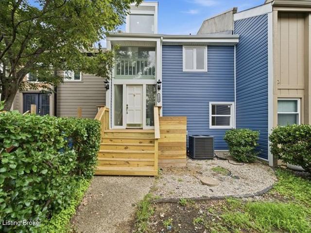 Townhouse for sale in Prospect, Kentucky