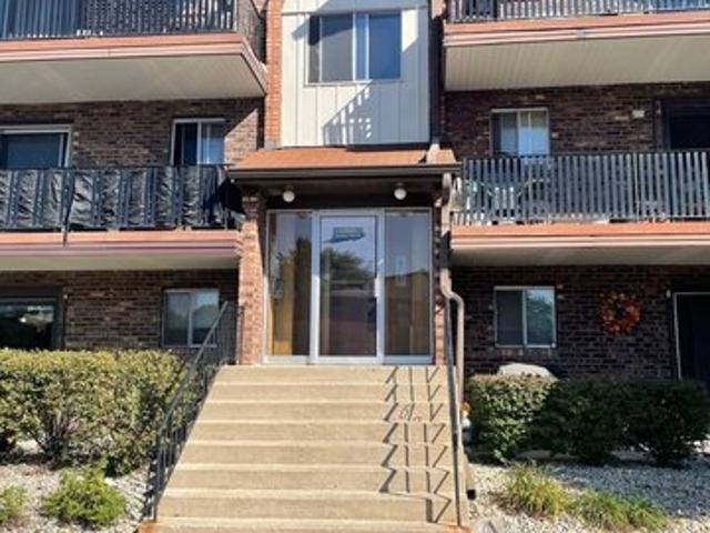 Condo for sale in Crestwood, Illinois