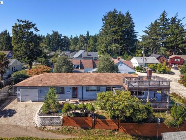Townhouse for sale in North Bend, Coos County