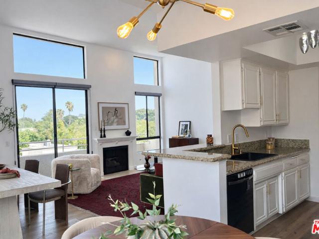 Condo for sale in Sherman Oaks Neighborhood Council District, Los Angeles