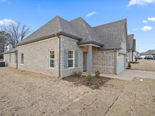 House for sale in Nesbit, Mississippi