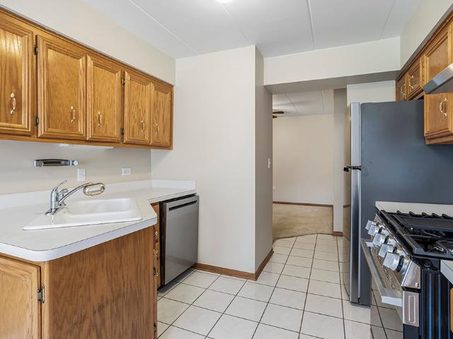 Condo for sale in Crestwood, Illinois