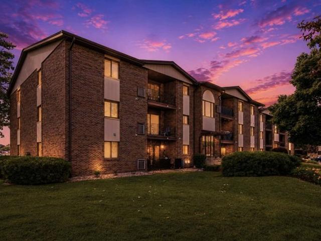 Condo for sale in Crestwood, Illinois