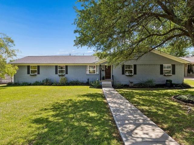 House for sale in Farmers Branch, Texas