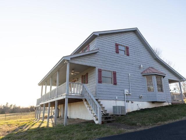 House for sale in Love Lady, Byrdstown