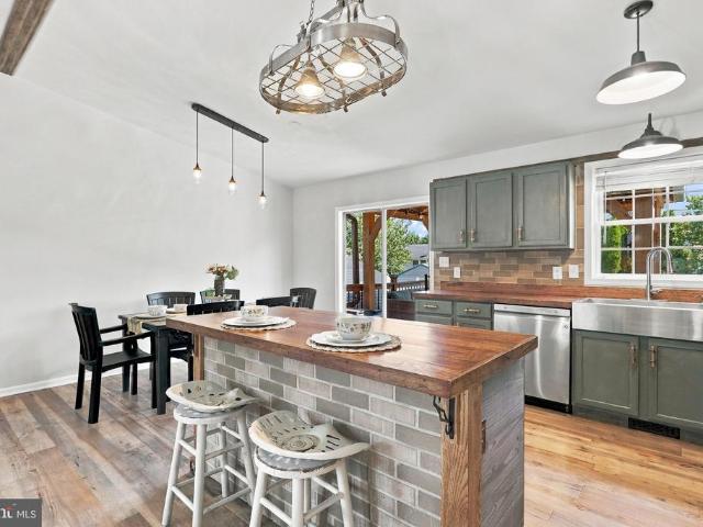 House for sale in Countryside, Maugansville
